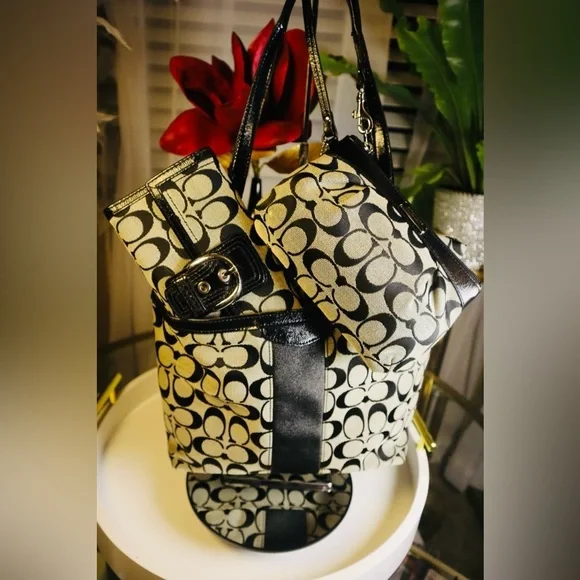 Coach Corner Zip Wristlet Black and Grey - Picture 11 of 11